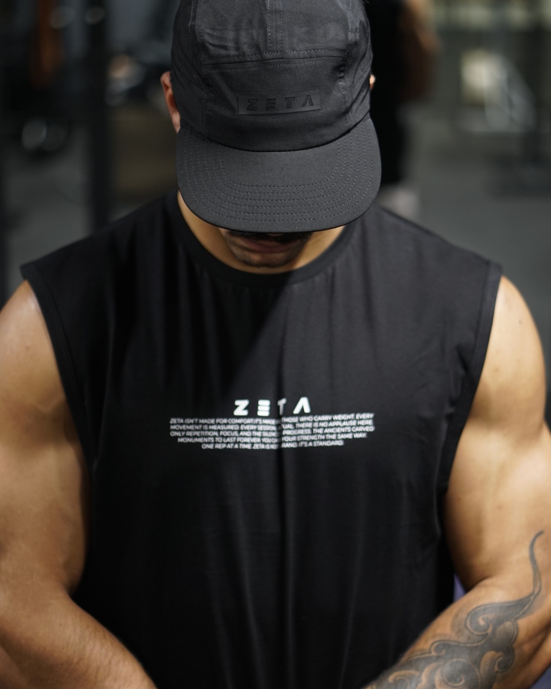 Elite 5 Panel Cap Black + Gold Scarabée